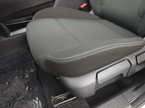Used 2025 Nissan Rogue S AWD/4WD image 25