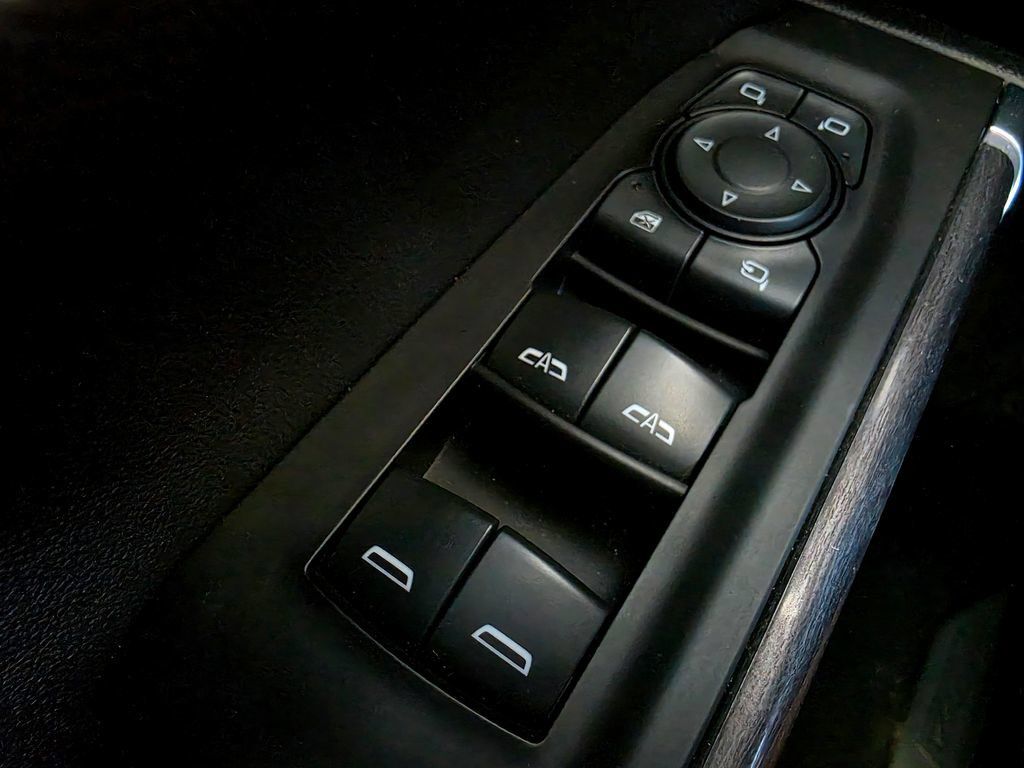 Used 2019 Chevrolet Silverado 1500 LTZ AWD/4WD image 23
