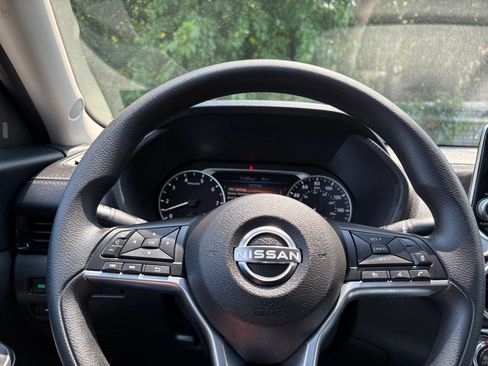 Used 2025 Nissan Sentra SV FWD image 24