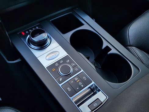 Used 2019 Land Rover Discovery SE image 20