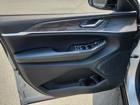 New 2026 Jeep Grand Cherokee Limited AWD/4WD image 8