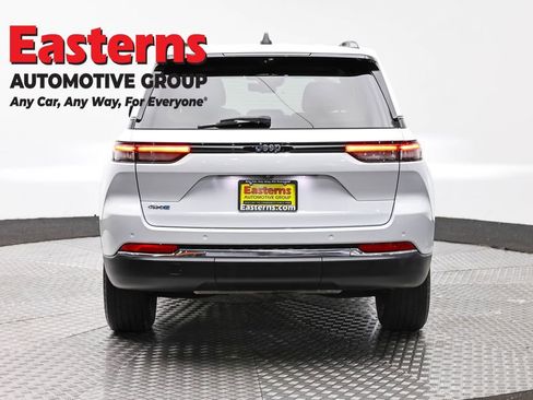 Used 2022 Jeep Grand Cherokee Limited 4xe w/ Luxury Tech Group II AWD/4WD image 6