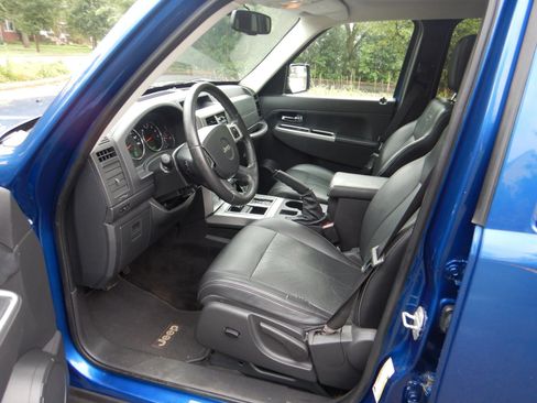 Used 2009 Jeep Liberty Limited w/ Premium Group AWD/4WD image 11