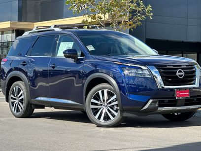 New 2025 Nissan Pathfinder Platinum w/ Cargo Package