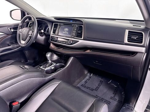 Used 2019 Toyota Highlander XLE image 36