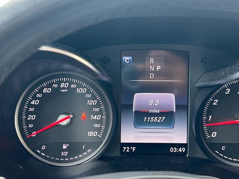 Used 2018 Mercedes-Benz GLC 300 4MATIC w/ AMG Line image 37