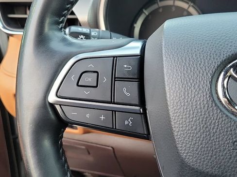 Used 2021 Toyota Highlander Platinum FWD image 21