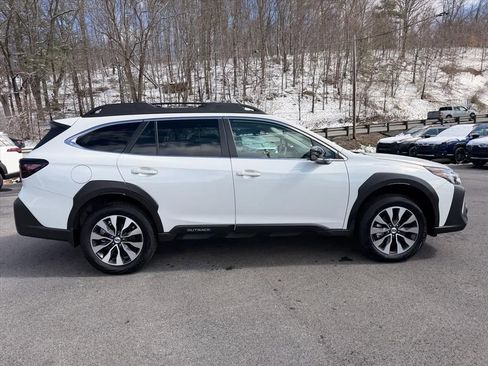 Used 2025 Subaru Outback Limited image 11