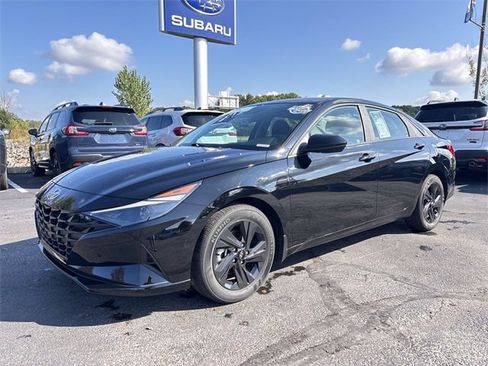 Used 2023 Hyundai Elantra SEL image 6