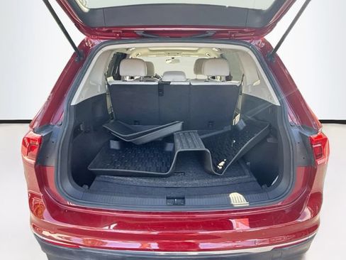 Used 2018 Volkswagen Tiguan SE w/ Panoramic Sunroof Package AWD/4WD image 33