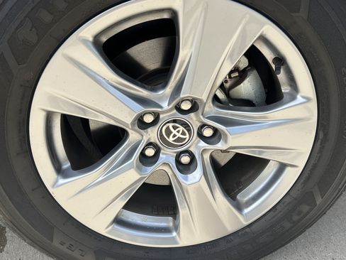 Used 2024 Toyota RAV4 XLE w/ Convenience Package FWD image 12