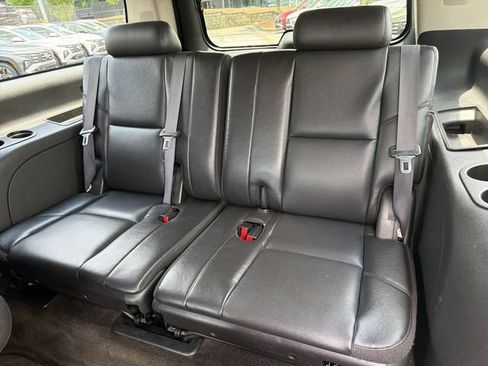 Used 2011 Chevrolet Suburban LTZ RWD image 21