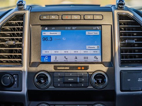 Certified 2019 Ford F450 Platinum w/ Platinum Ultimate Package image 36