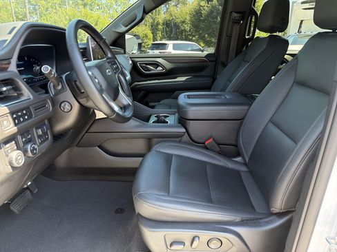 Used 2023 Chevrolet Suburban Z71 w/ Z71 Off-Road Package AWD/4WD image 11