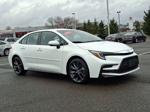 Certified 2025 Toyota Corolla SE image 1