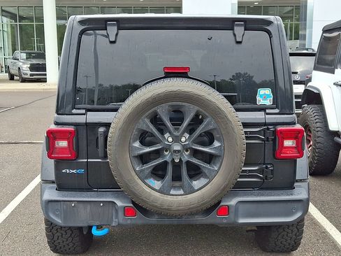 Used 2022 Jeep Wrangler Unlimited Sahara w/ Cold Weather Group AWD/4WD image 5