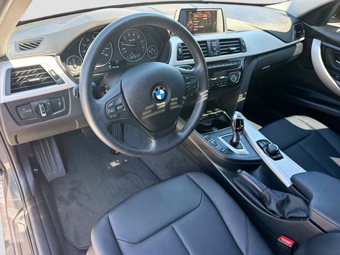 Used 2017 BMW 320i Sedan RWD image 9