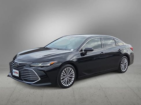 Used 2019 Toyota Avalon Limited FWD image 4