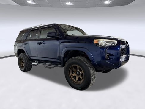 Used 2015 Toyota 4Runner SR5 AWD/4WD image 7