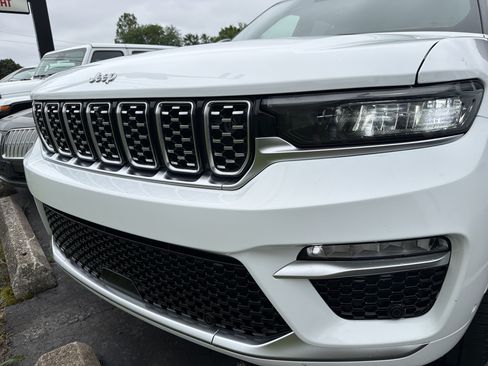 Certified 2025 Jeep Grand Cherokee Summit w/ Adv Protech Group IV AWD/4WD image 4