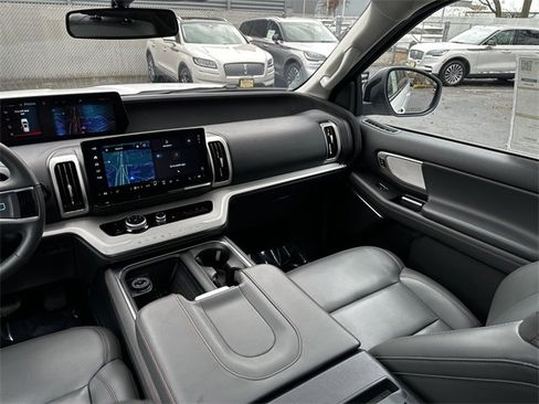 Certified 2025 Ford Expedition Max Active image 17