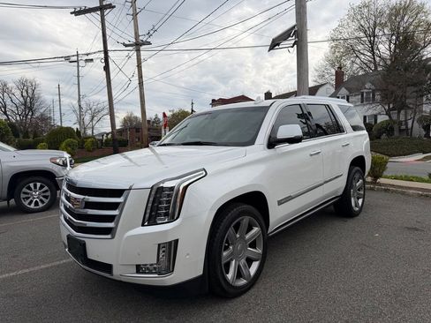Used 2018 Cadillac Escalade Premium Luxury image 3