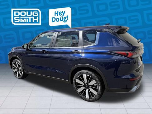 New 2026 Mitsubishi Outlander SE AWD/4WD image 2