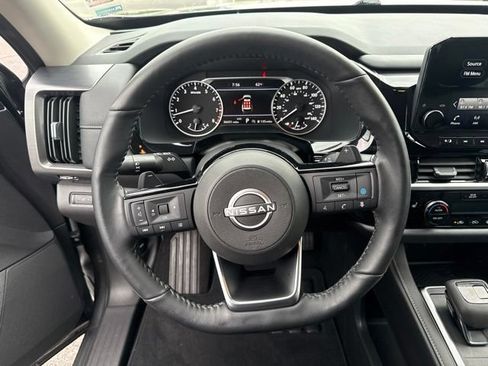 Used 2024 Nissan Pathfinder SL AWD/4WD image 29