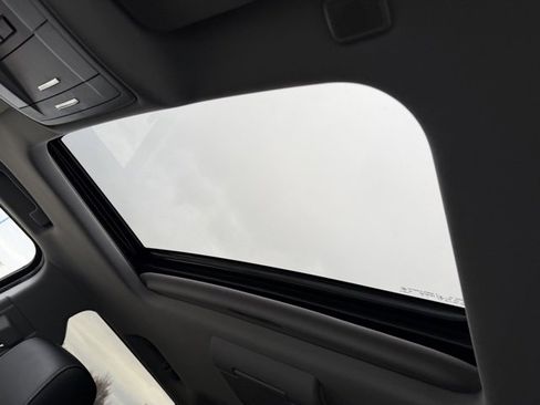 Used 2018 Chevrolet Tahoe LT image 19