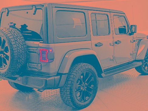 Used 2022 Jeep Wrangler Unlimited Sahara AWD/4WD image 3