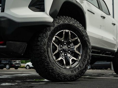 New 2026 Chevrolet Colorado ZR2 w/ Technology Package AWD/4WD image 6