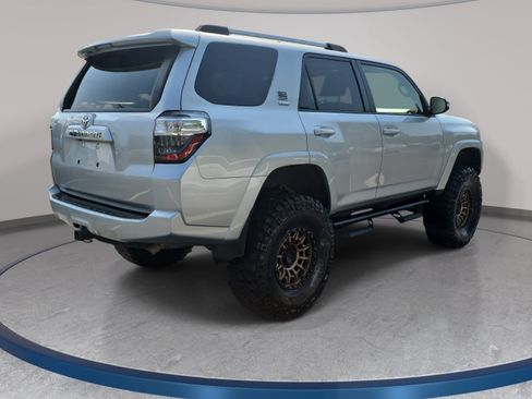 Used 2022 Toyota 4Runner SR5 Premium w/ Moonroof Package AWD/4WD image 5
