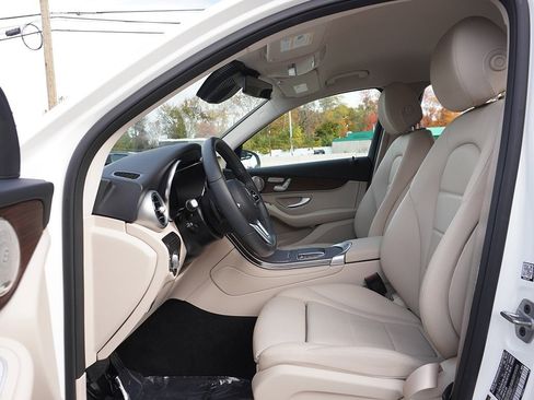 Used 2021 Mercedes-Benz GLC 300 4MATIC image 29