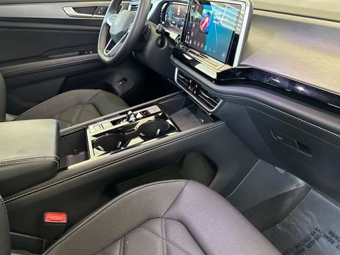 Used 2024 Volkswagen Atlas Cross Sport SE FWD image 18