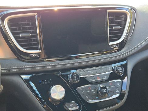 New 2026 Chrysler Pacifica Select image 20