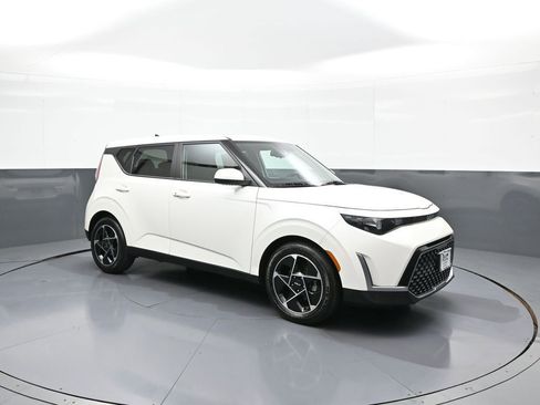 Used 2023 Kia Soul EX FWD image 4