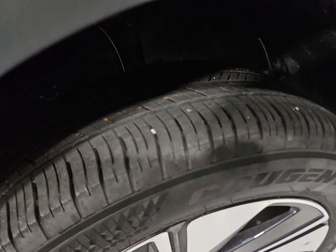 Certified 2024 Volkswagen Taos SE w/ Panoramic Sunroof Package image 29