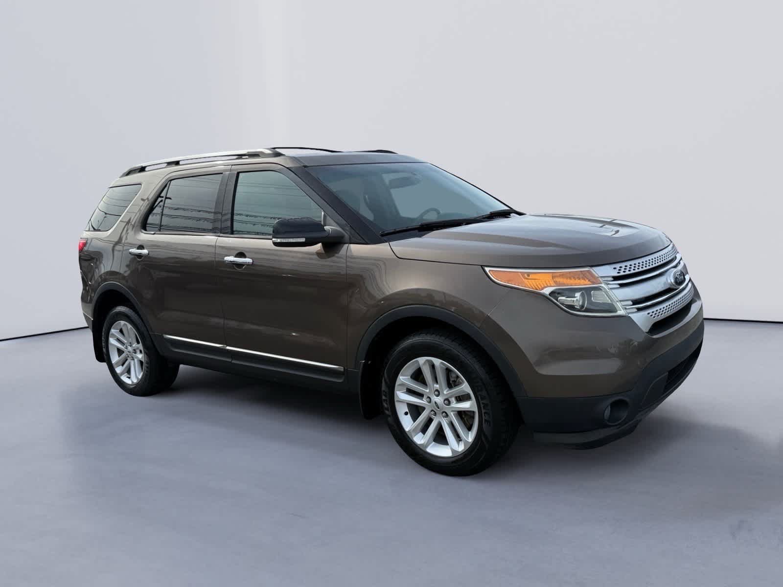 Used 2015 Ford Explorer XLT w/ Equipment Group 201A AWD/4WD image 7