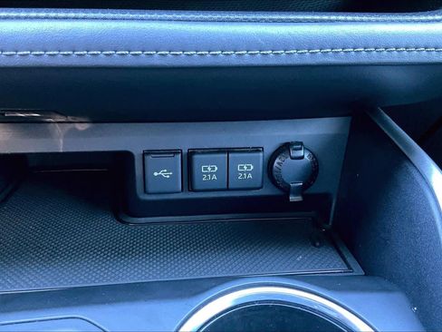 Used 2021 Toyota Highlander XLE AWD/4WD image 32