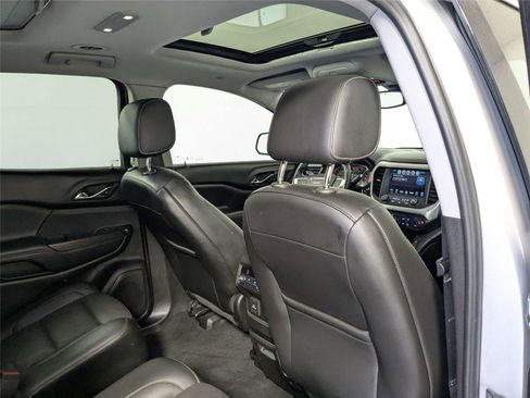 Used 2018 GMC Acadia SLT image 11