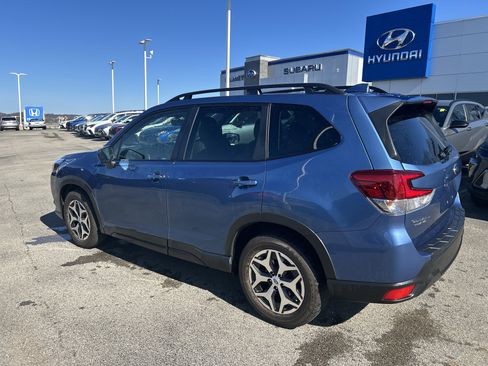 Used 2023 Subaru Forester Premium image 14