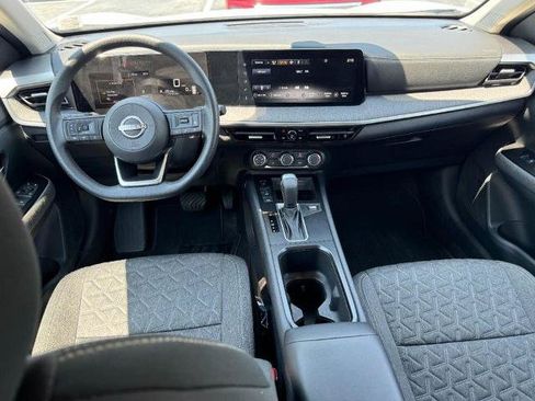 Certified 2025 Nissan Kicks SV FWD image 11
