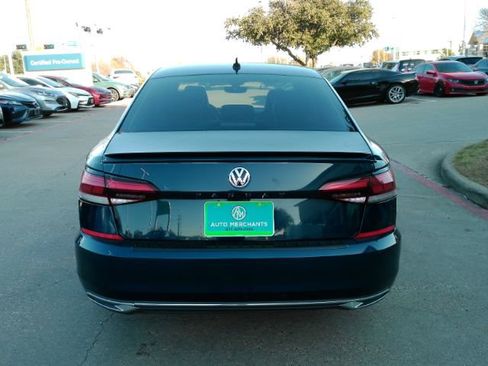 Used 2022 Volkswagen Passat 2.0T SE image 9