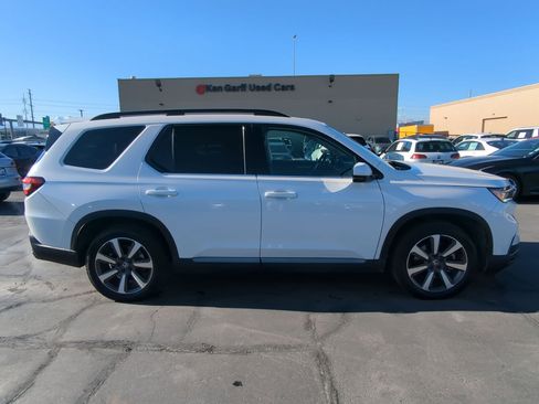 Used 2023 Honda Pilot Touring image 2