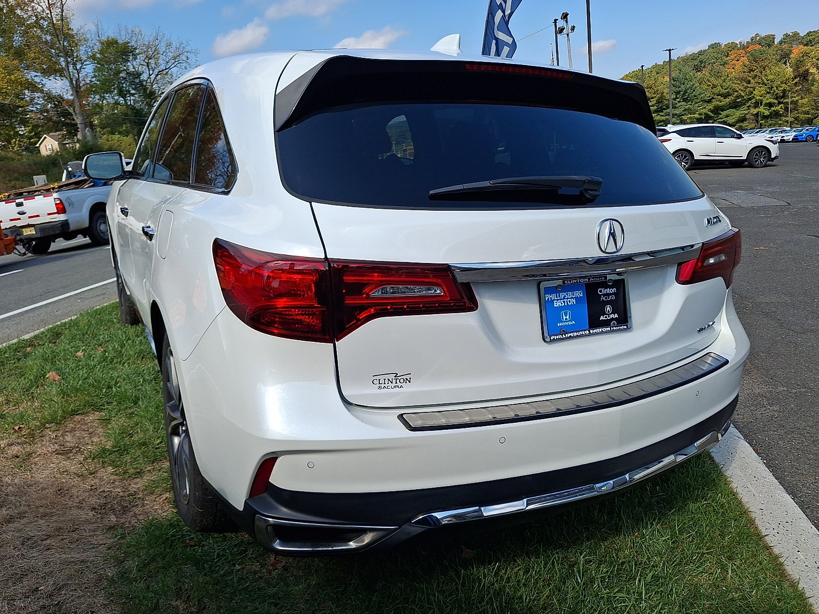 Used 2020 Acura MDX w/ Technology Package AWD/4WD image 3