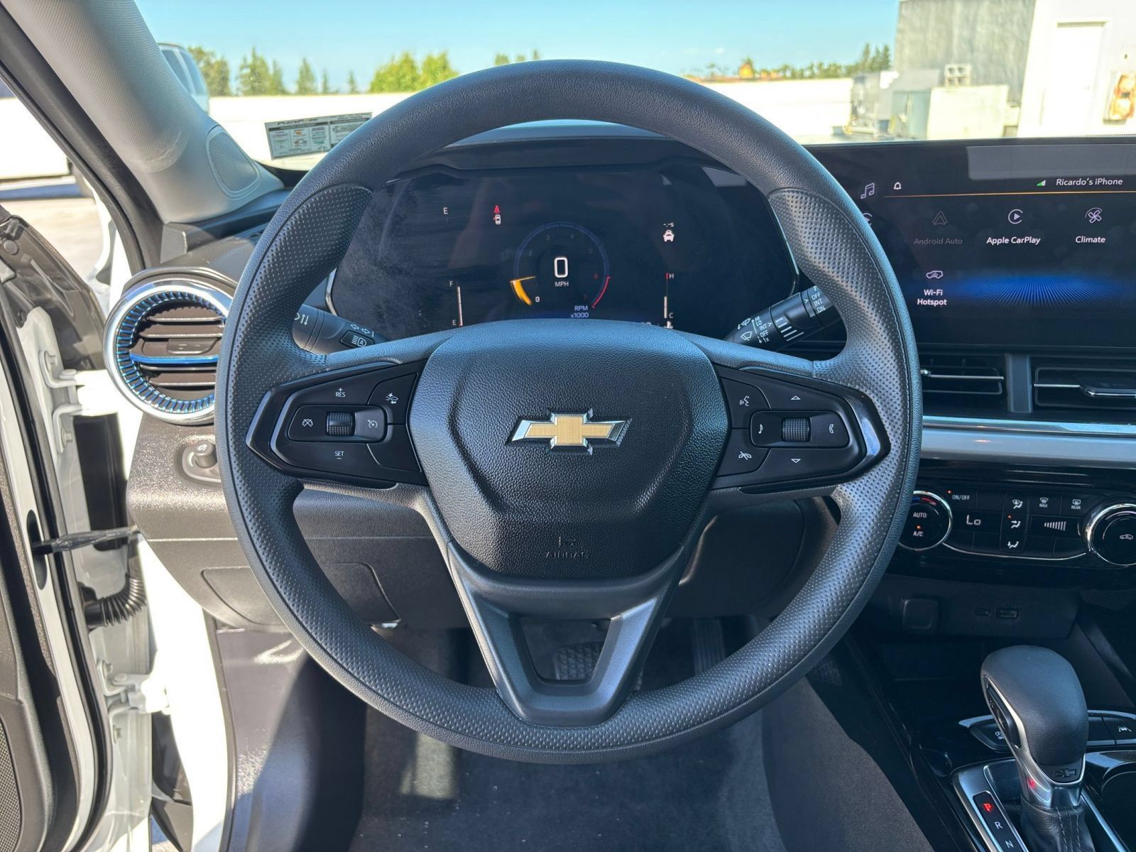 Used 2025 Chevrolet Trax LT FWD image 26