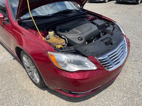 Used 2013 Chrysler 200 Limited FWD image 27
