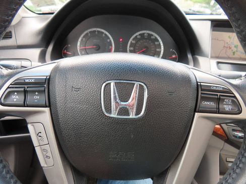 Used 2011 Honda Accord EX-L image 16