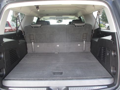 Used 2016 Chevrolet Suburban LT RWD image 36