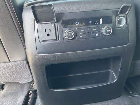 Used 2020 Chevrolet Suburban Premier image 19